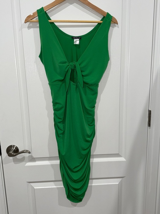 VENUS Dresses & Skirts - VENUS Emerald Green Tie-Front Ruched Midi Dress size medium Bodycon